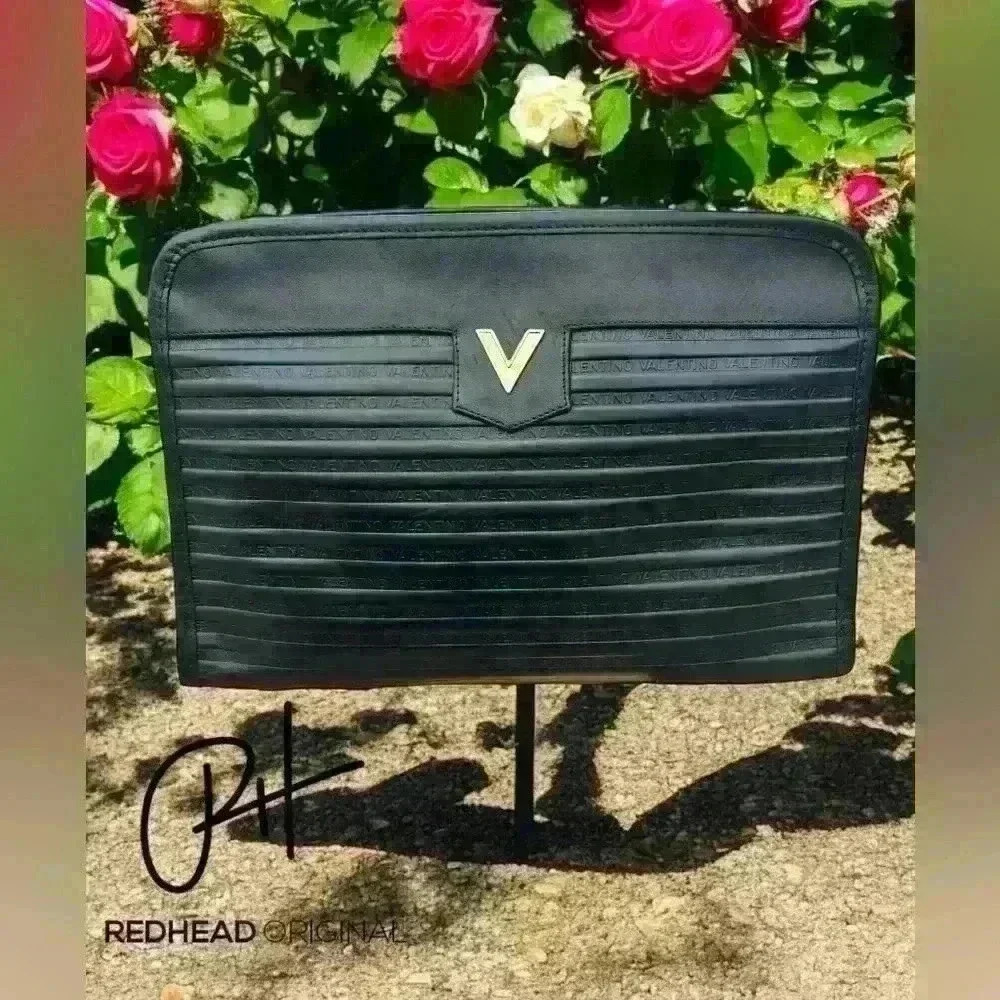 Mario Valentino V Clutch